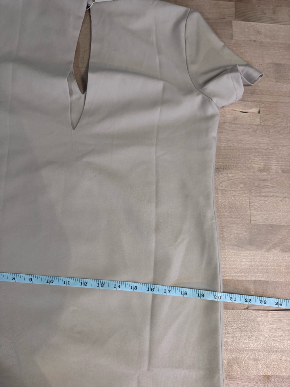 NWT AEL Amy Enjoy Life Minimalist V-Neck Shift Dress in Cream - Picture 9 of 10